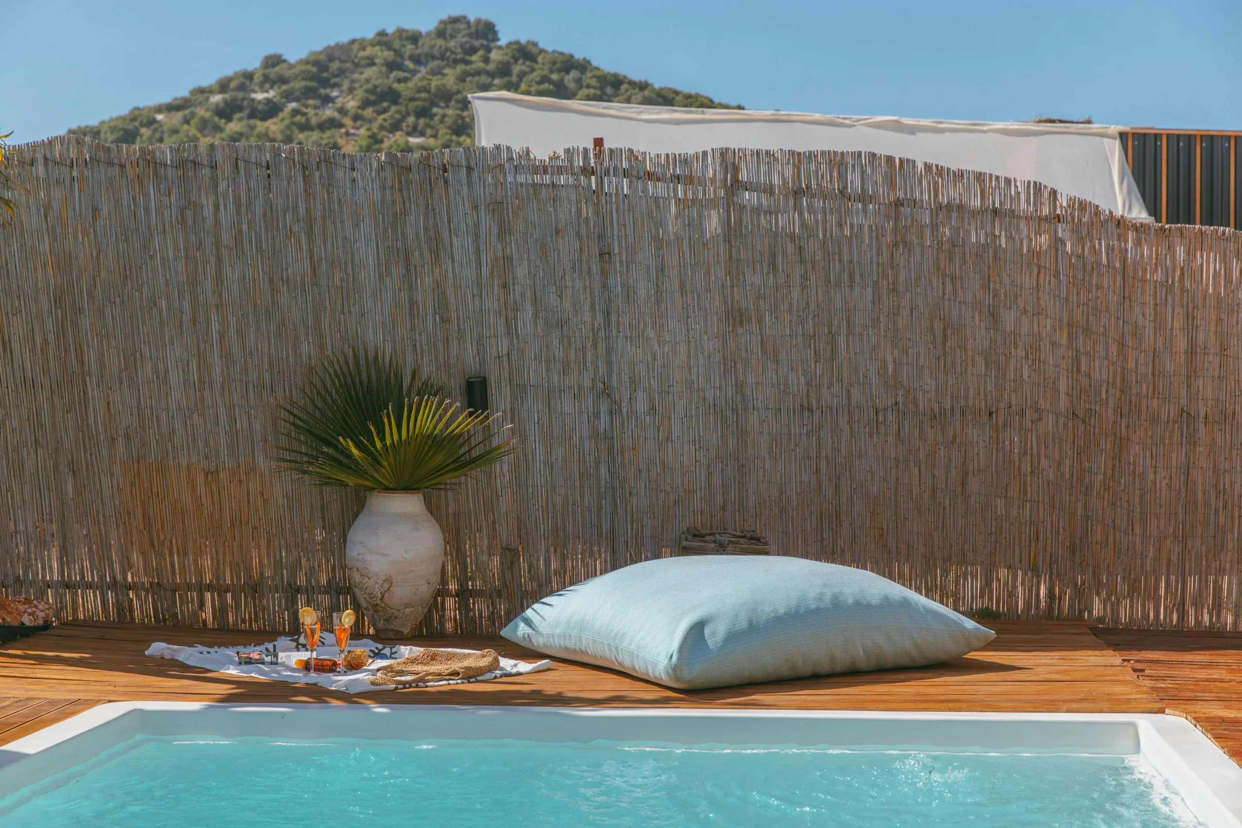Terraza con Piscina y Cojín XL