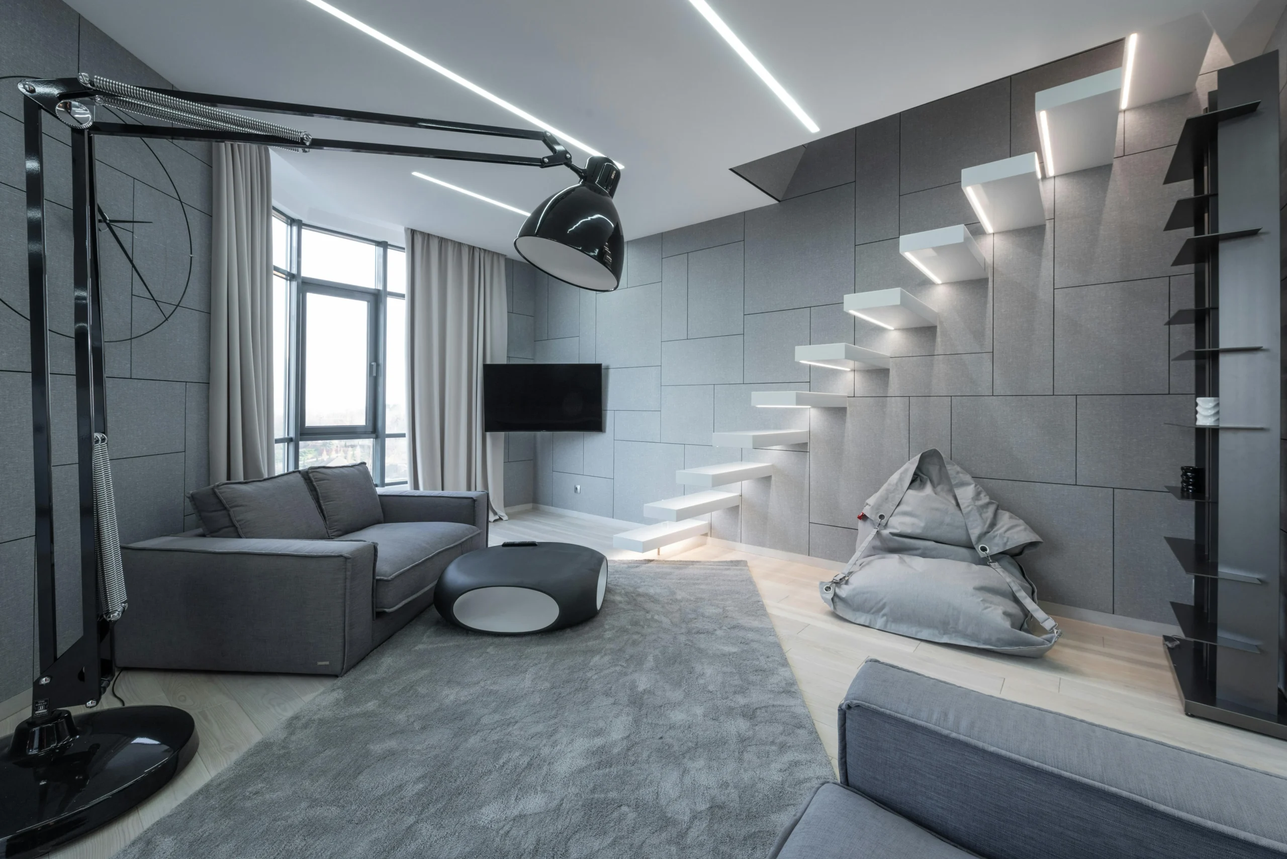 Sala Contemporánea con Escalera Flotante y Lámpara de Pie XXL