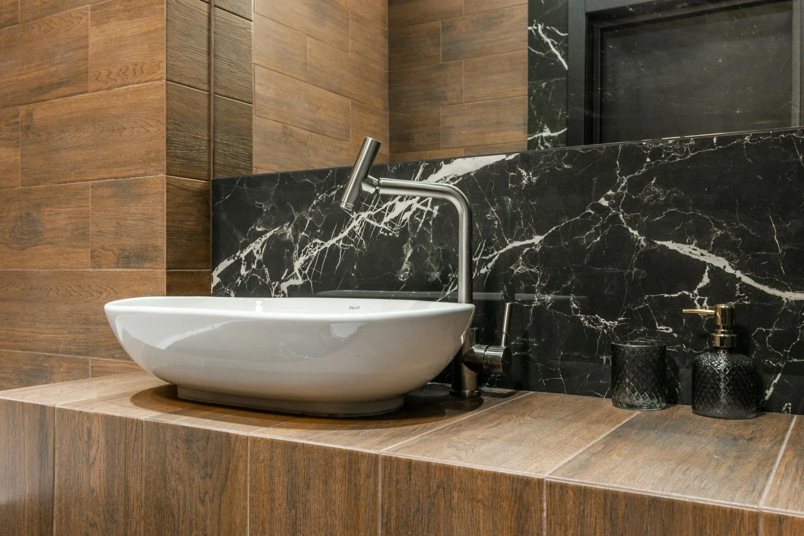 "Déco Pop Loft " — Madrid Lavabo de Diseño en Mármol Negro y Madera Natural