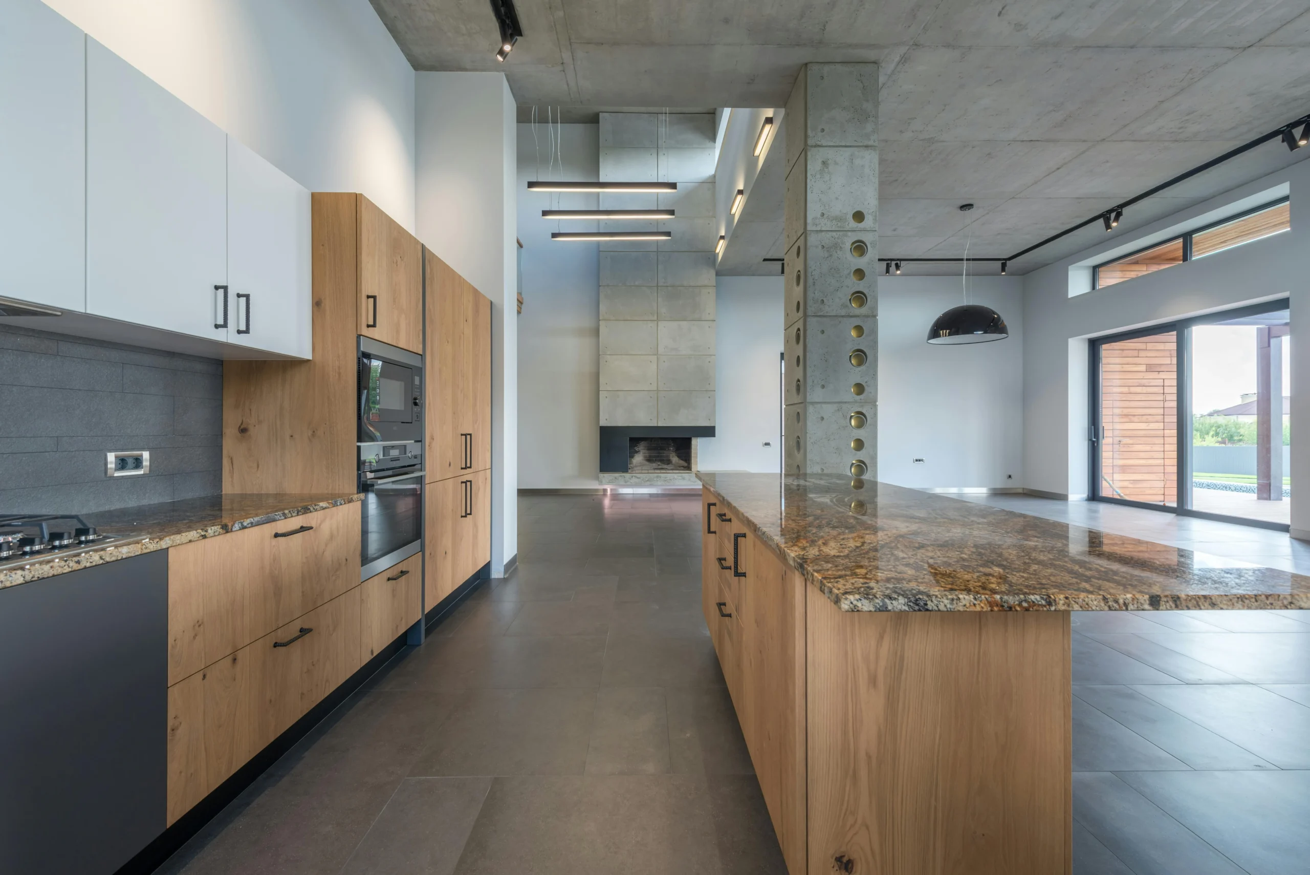 Cocina Contemporánea en Madera y Granito con Espacio de Planta Abierta