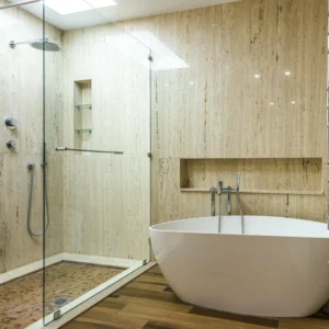 Baño de Lujo en Mármol Travertino con Bañera Exenta