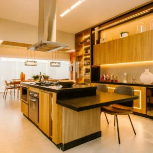 Dikigai LookBook_IMG380 Cocina contemporánea con iluminación integrada y acabados cálidos