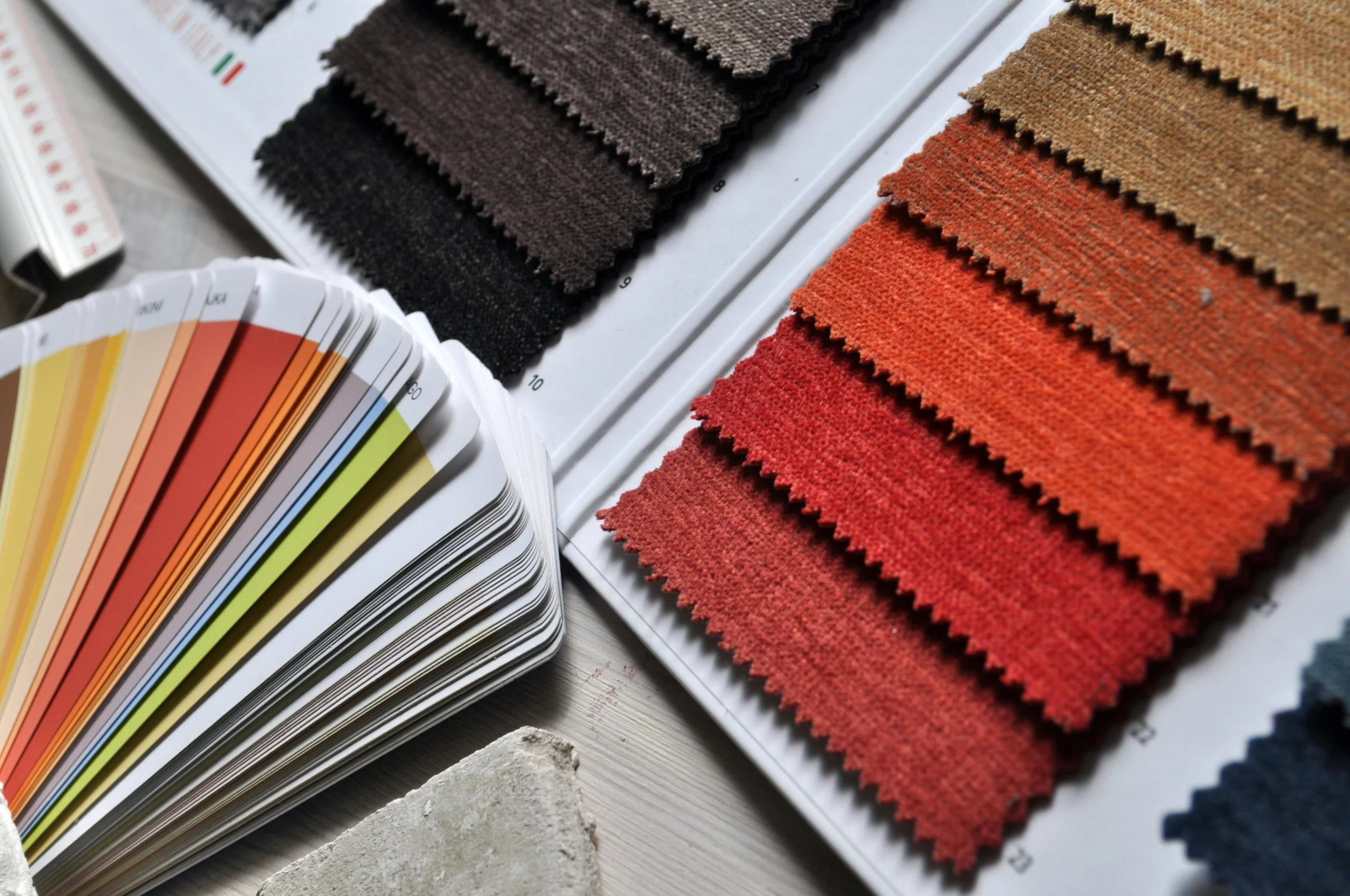 Catálogo de Textiles y Laminados en Gamas Neutras y Vibrantes